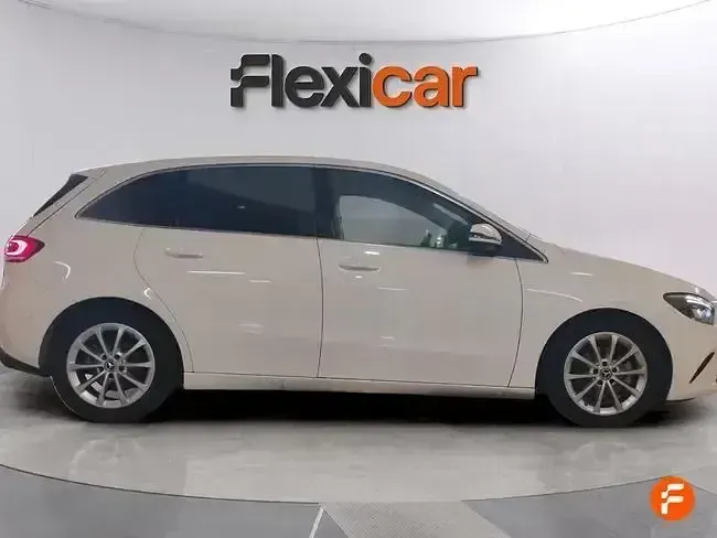 Usado Mercedes B180 136 CV (100 kW) 2021 Blanco Utilitario