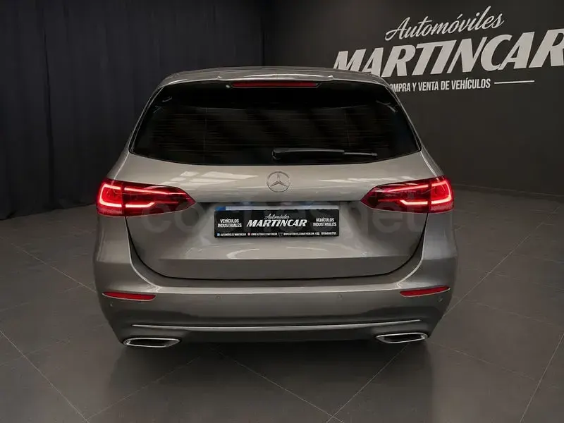 Usado Mercedes B200 150 CV (110 kW) 2021 Gris / plata Monovolumen