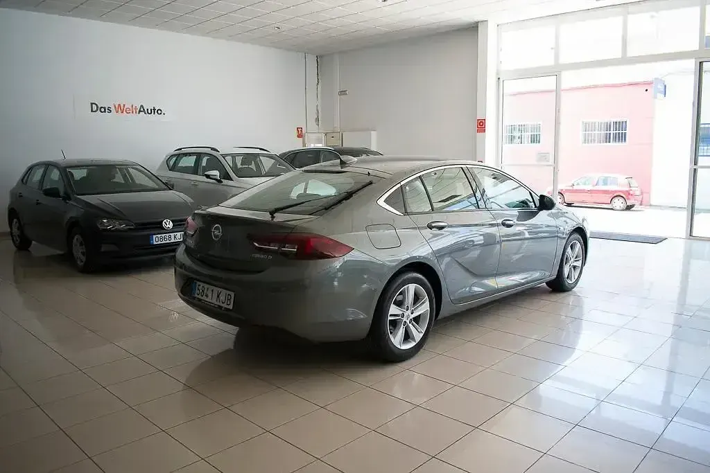 Usado Opel Insignia Excellence 136 CV (100 kW) 2018 Gris Berlina
