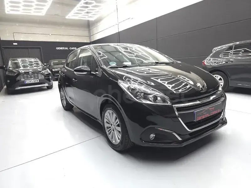 Usado Peugeot 208 GT-line 110 CV (80 kW) 2018 Negro Utilitario