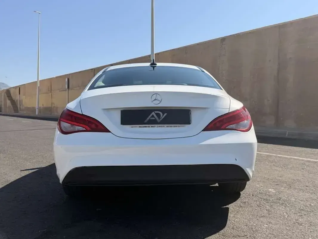 Usado Mercedes CLA180 122 CV (89 kW) 2018 Blanco Coupe