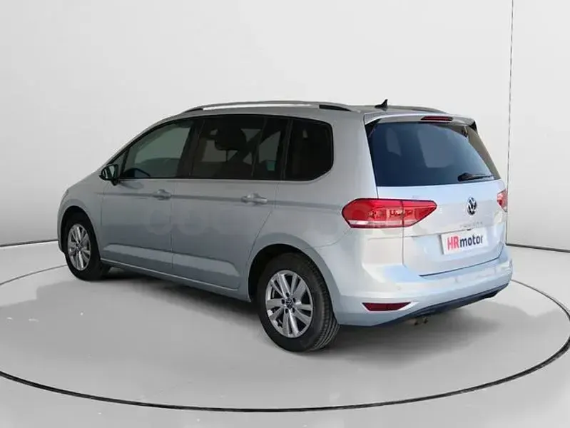 Usado VW Touran Advance 150 CV (110 kW) 2023 Gris / plata Monovolumen