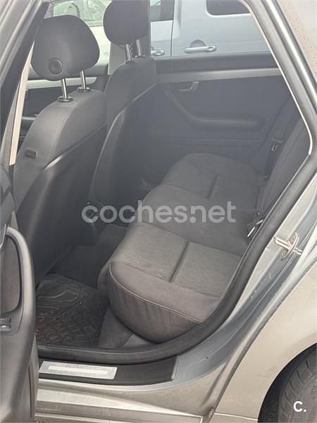 Usado Audi A4 140 CV (102 kW) 2005 Gris / plata Familiar