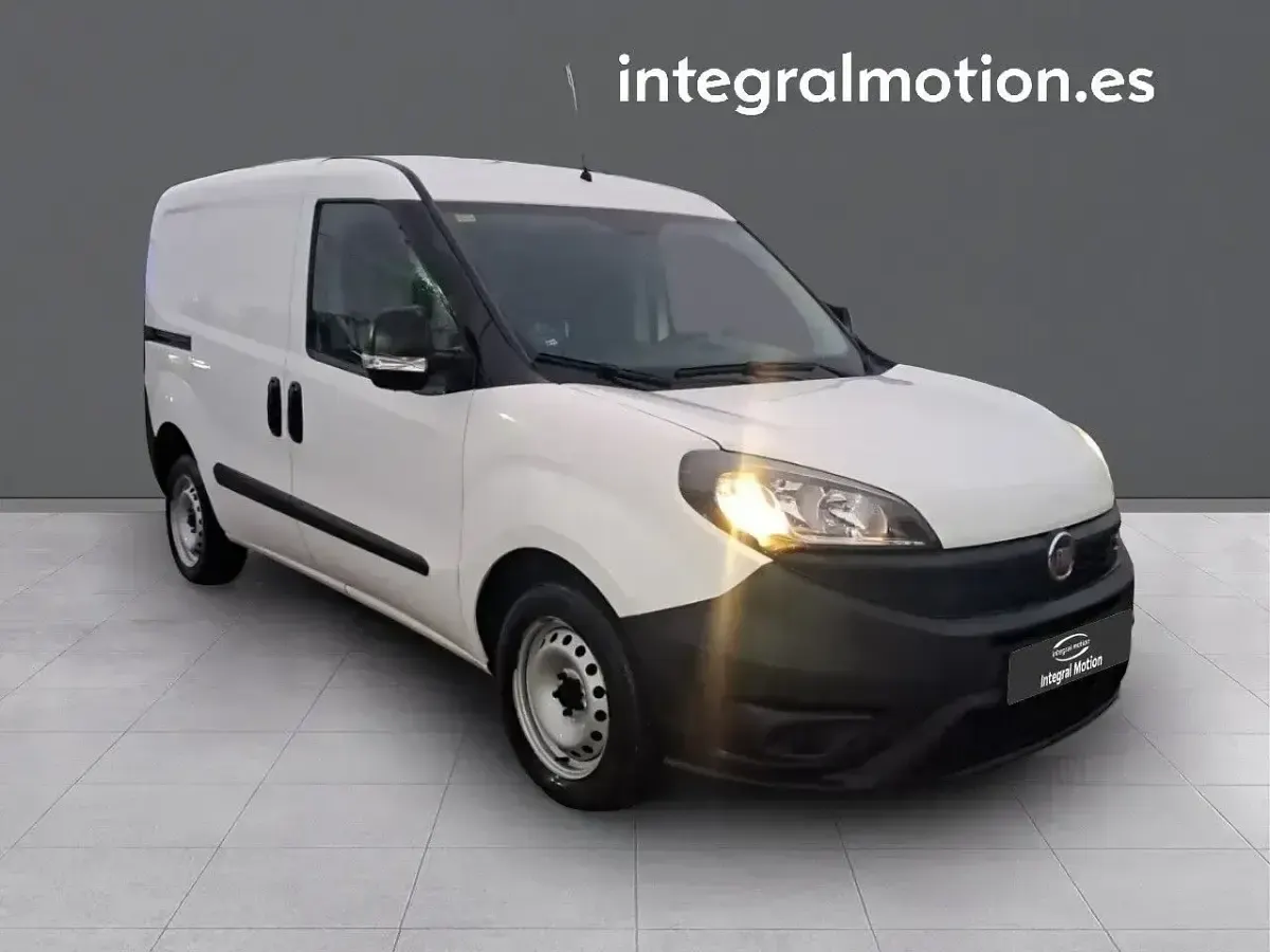 Usado Fiat Doblò 95 CV (69 kW) 2019 Blanco Monovolumen