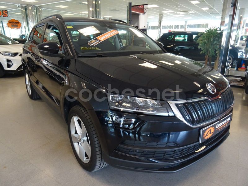 Negro Usado 2021 Skoda Karoq Ambition SUV | 19.999 € (Precio justo) - Imagen 1/4