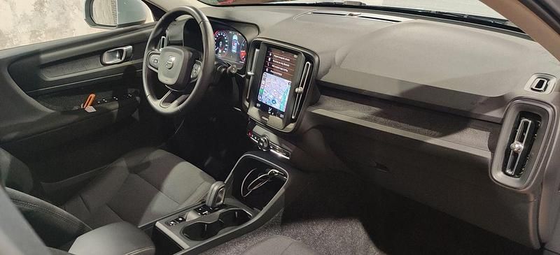 Usado Volvo XC40 Momentum 129 CV (94 kW) 2021 Gris SUV