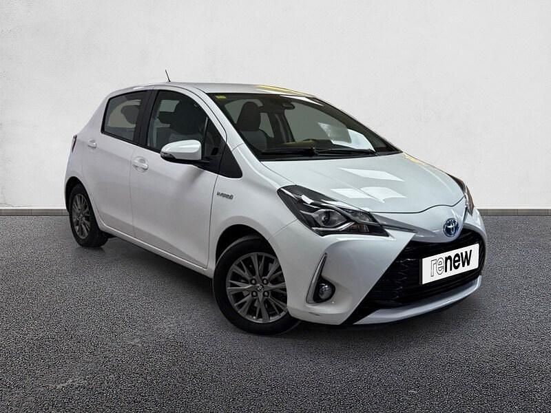 Usado Toyota Yaris Hybrid Active 100 CV (73 kW) 2018 Blanco Berlina
