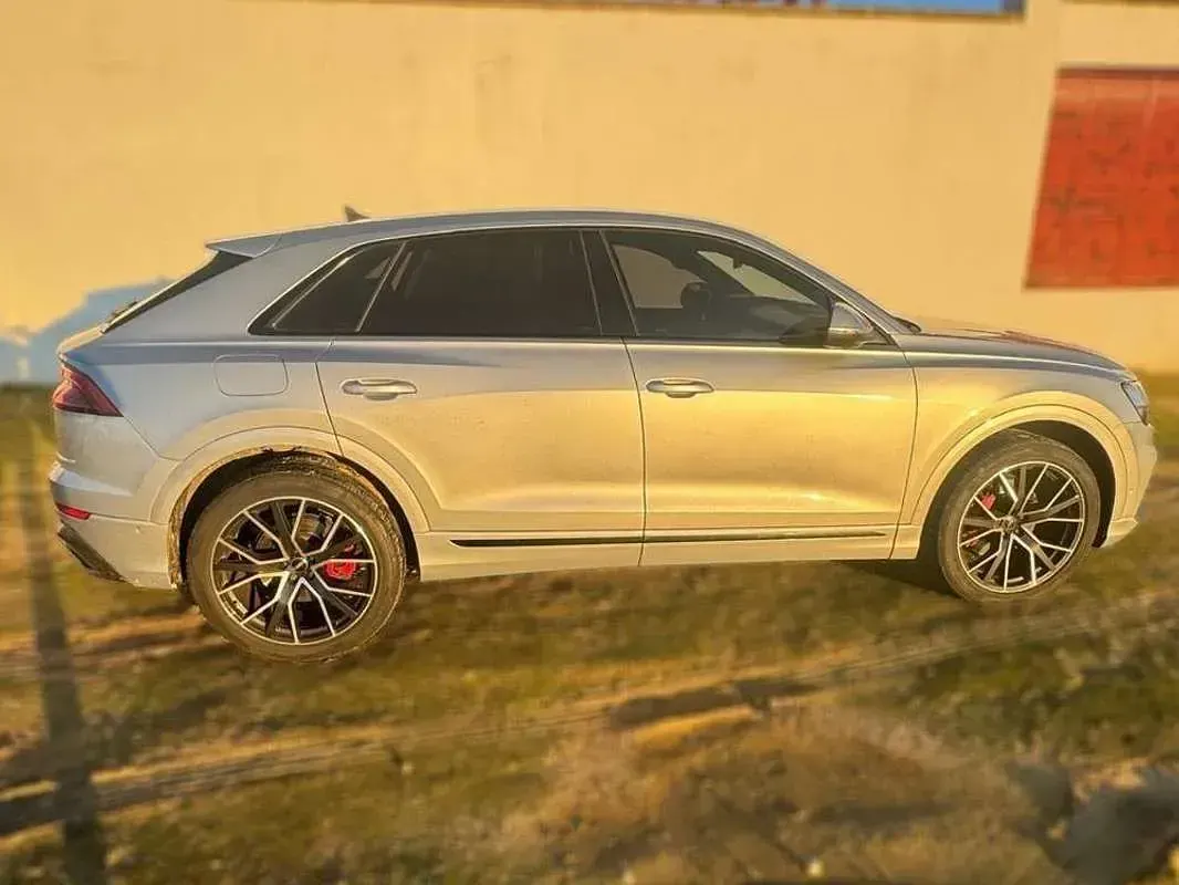 Usado Audi Q8 Premium 286 CV (210 kW) 2019 Gris SUV