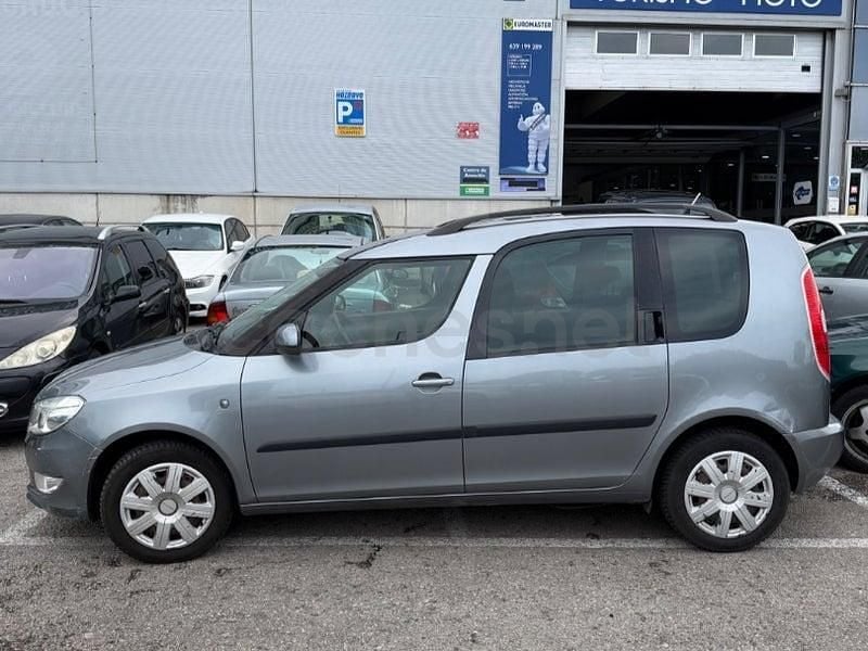 Usado Skoda Roomster Ambition 86 CV (63 kW) 2012 Gris / plata Monovolumen