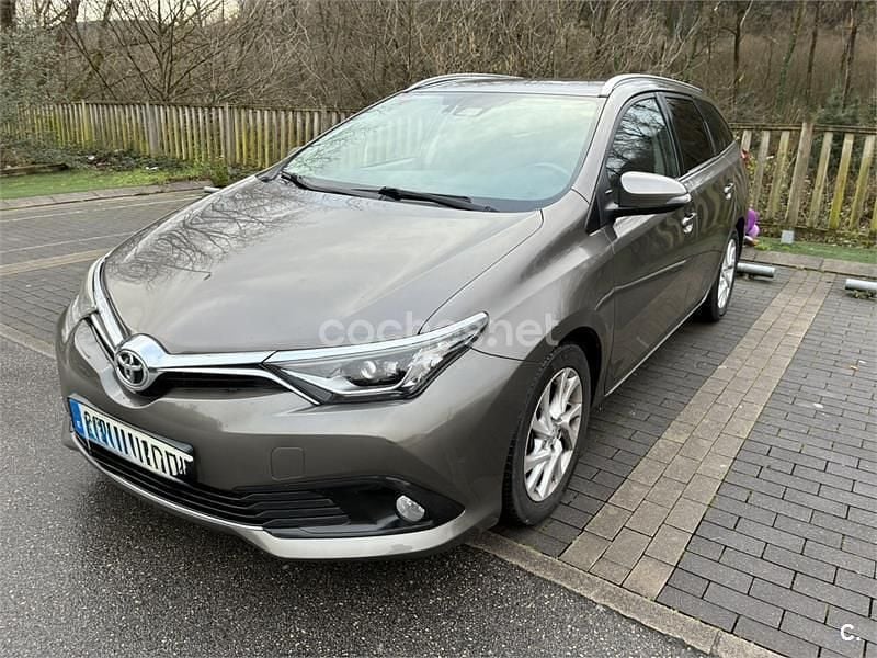 Usado Toyota Auris Active 112 CV (82 kW) 2017 Beige Familiar