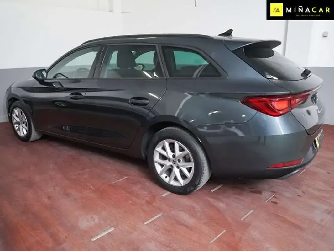 Käytetty Seat Leon ST Style 110 HP (80 kW) 2023 Harmaa Farmari
