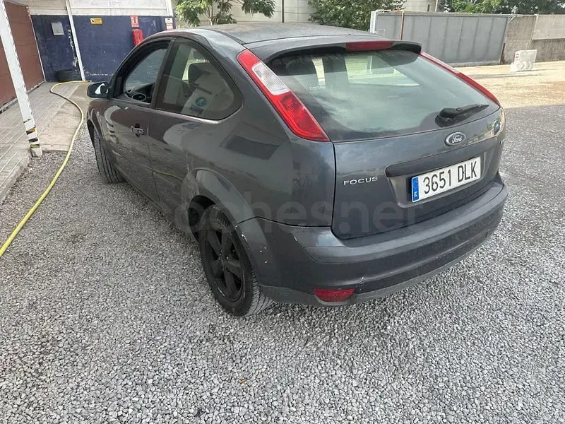 Usado Ford Focus Sport 136 CV (100 kW) 2006 Gris / plata Berlina