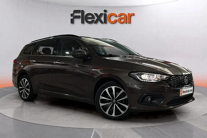 Marrón Usado 2016 Fiat Tipo Lounge Familiar | 8090 € (Precio justo) - Imagen 1/4