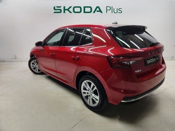 Rojo Usado 2024 Skoda Fabia Utilitario | 20.900 € (Un poco caro) - Imagen 1/4