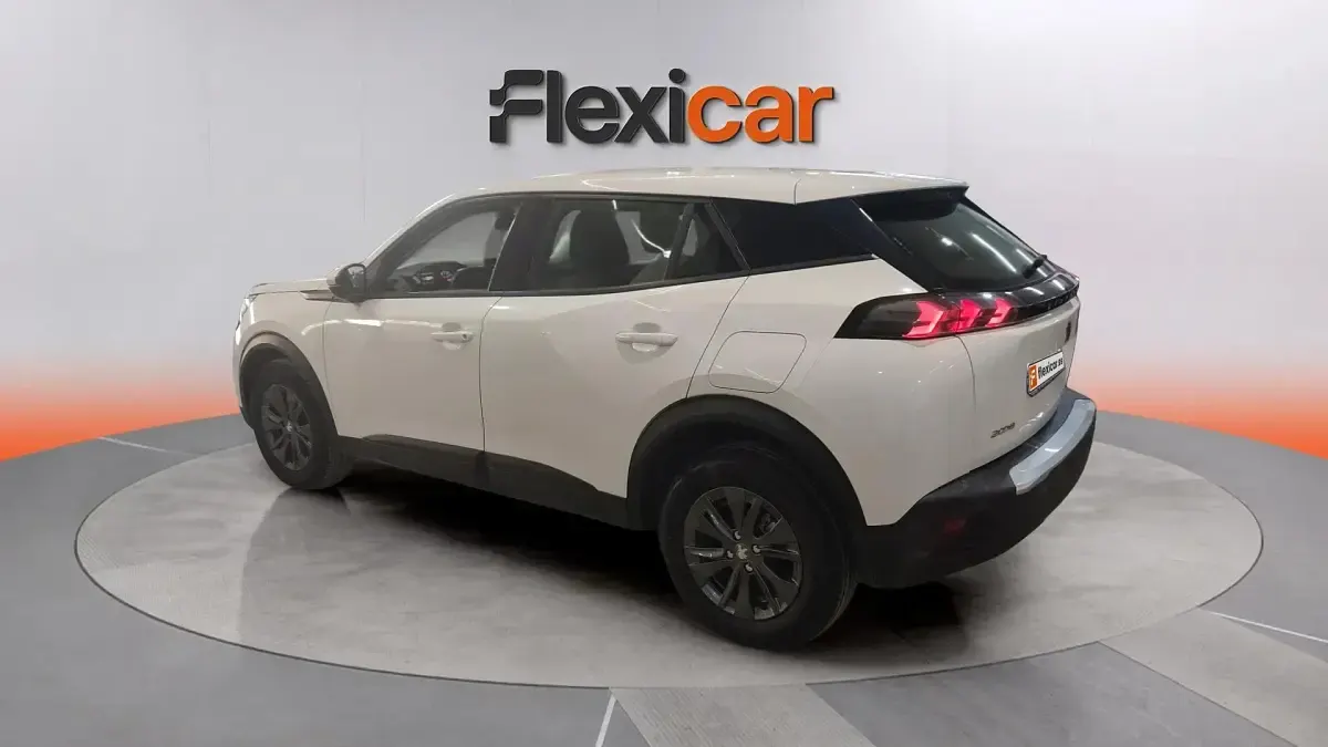 Usado Peugeot 2008 Active 110 CV (80 kW) 2021 Blanco SUV