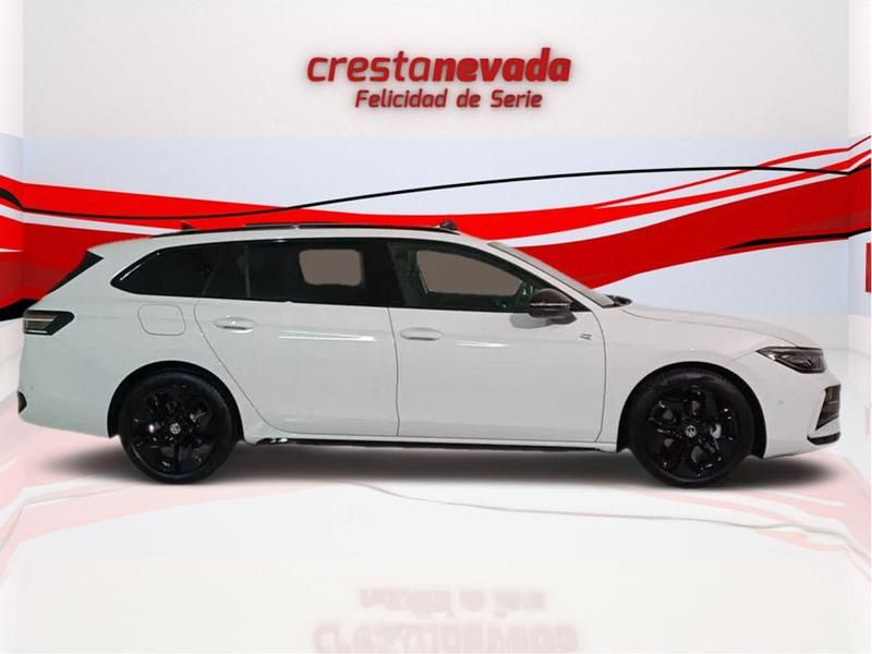 Usado VW Passat R-line 150 CV (110 kW) 2024 Blanco Berlina