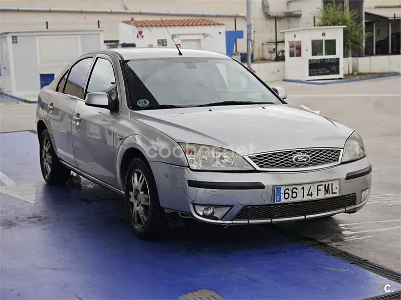 Usado Ford Mondeo Ghia 140 CV (102 kW) 2007 Gris / plata Berlina