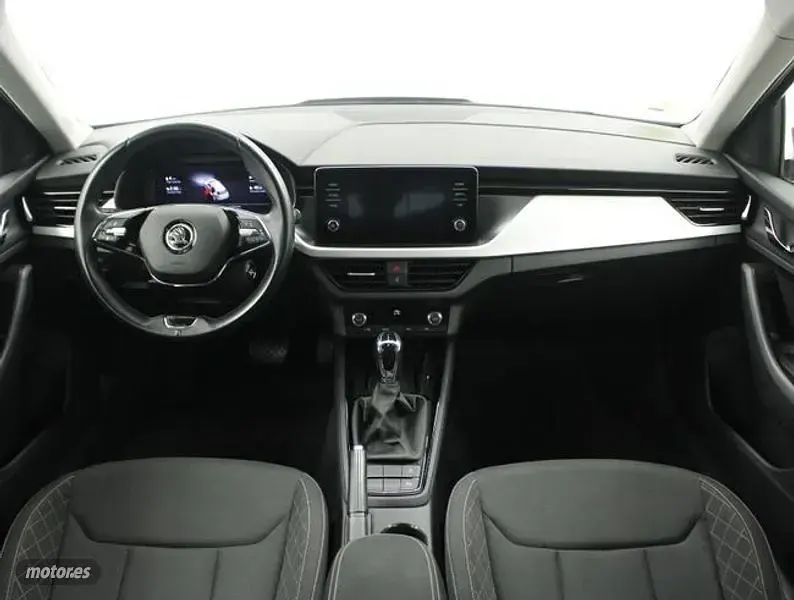 Usado Skoda Kamiq 110 CV (80 kW) 2022 Gris SUV