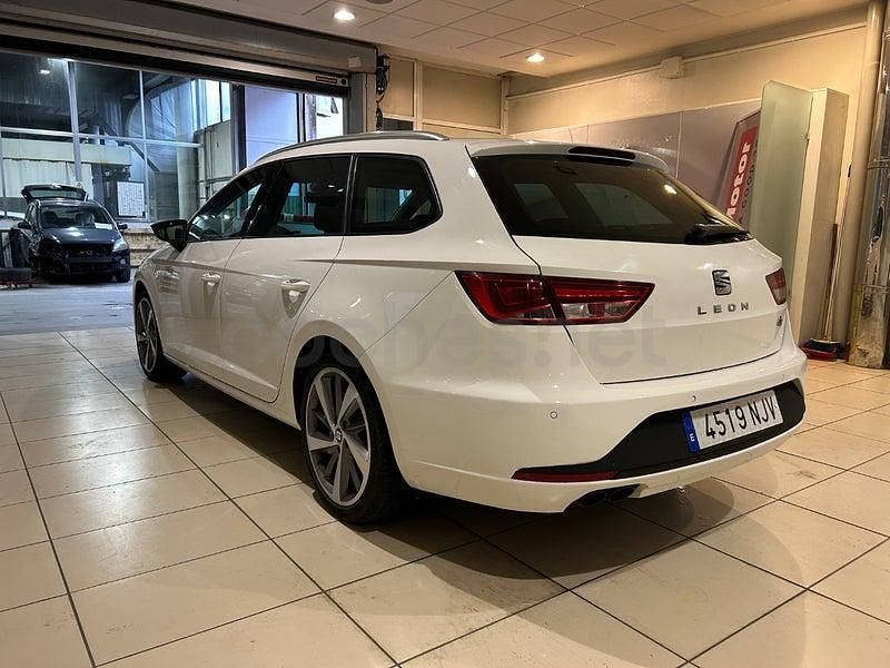 Usado Seat Leon FR 150 CV (110 kW) 2015 Blanco Familiar