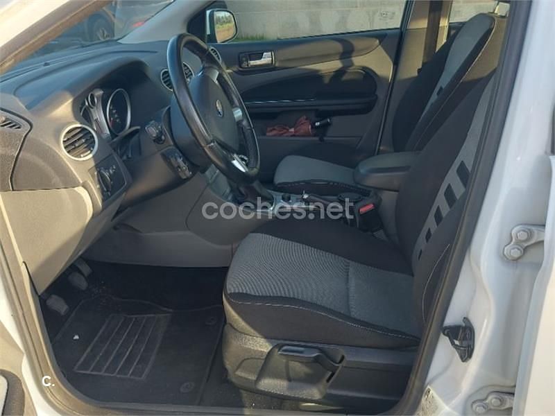 Używany Ford Focus Trend 90 KM (66 kW) 2011 Biały Sedan/Limuzyna