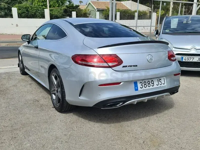 Usado Mercedes C220 AMG line 170 CV (125 kW) 2016 Gris / plata Coupe