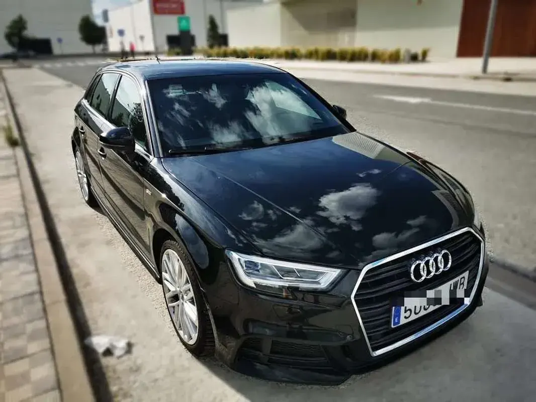 Usado Audi A3 Ambiente 110 CV (80 kW) 2017 Negro Utilitario