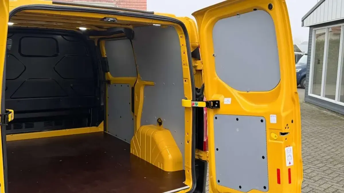 Usado Ford Transit Custom Ambiente 131 CV (96 kW) 2019 Amarillo Van