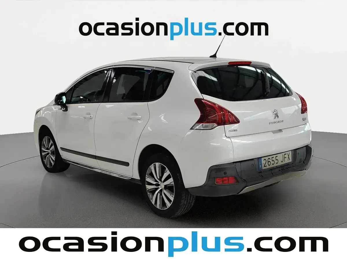 Usado Peugeot 3008 Style 120 CV (88 kW) 2015 Blanco Familiar