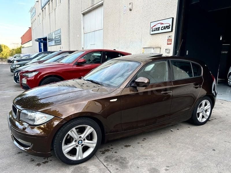 Usado BMW 118 Comfort Edition 143 CV (105 kW) 2011 Marrón Utilitario