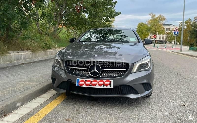 Usado Mercedes CLA200 136 CV (100 kW) 2015 Gris / plata Berlina