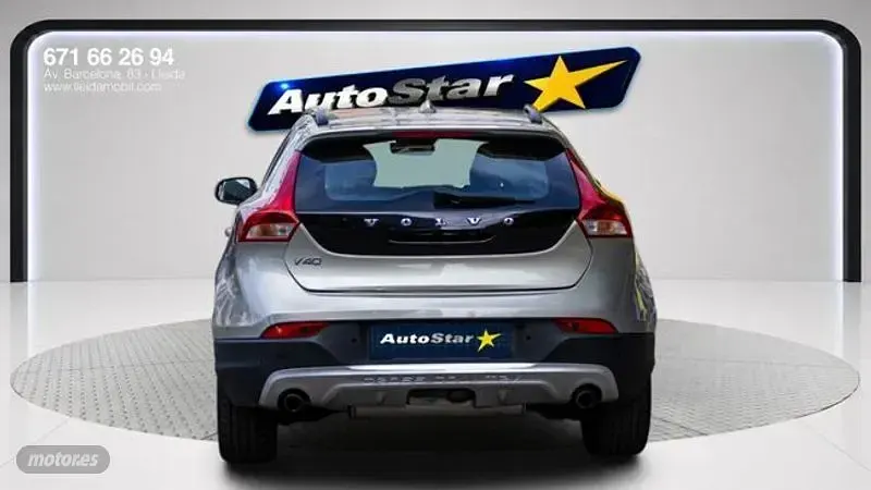 Usado Volvo V40 CC Pro 152 CV (111 kW) 2017 Plateado Familiar
