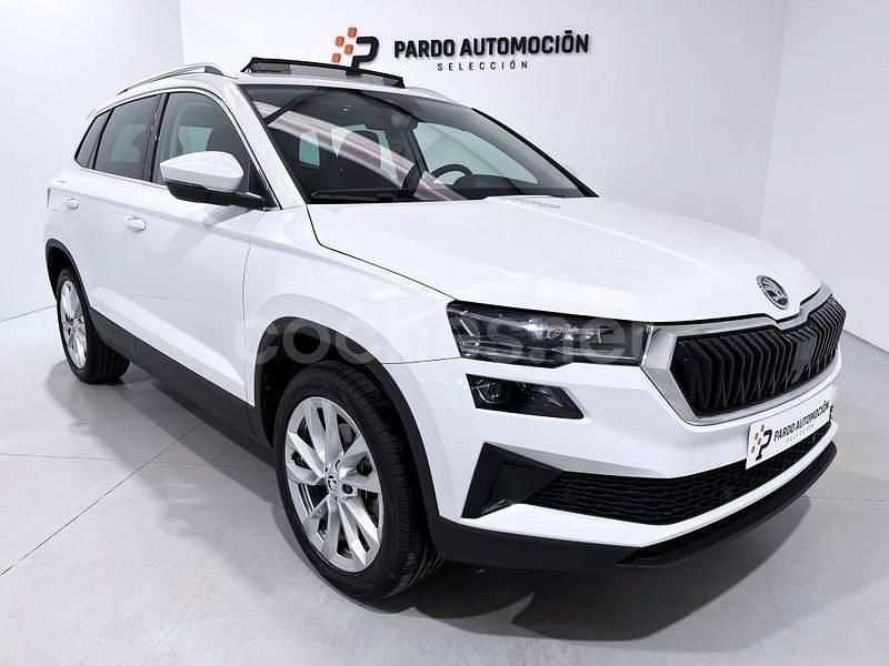 Blanco Usado 2023 Skoda Karoq Style SUV | 27.900 € (Un poco caro) - Imagen 1/4