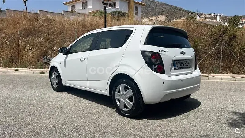 Usado Chevrolet Aveo LT 100 CV (73 kW) 2012 Blanco Berlina