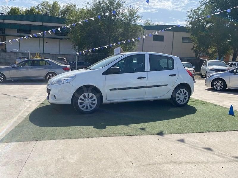 Usado Renault Clio IV Authentique 75 CV (55 kW) 2013 Blanco Berlina