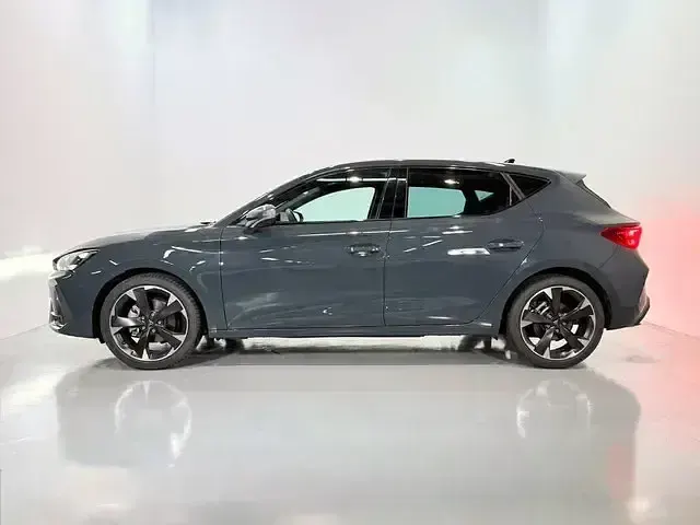 Usado Cupra Leon 150 CV (110 kW) 2025 Gris Utilitario