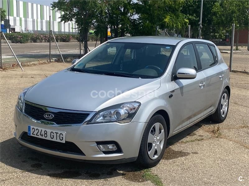 Gris / plata Usado 2010 Kia Ceed Utilitario | 7200 € (Buen precio) - Imagen 1/4