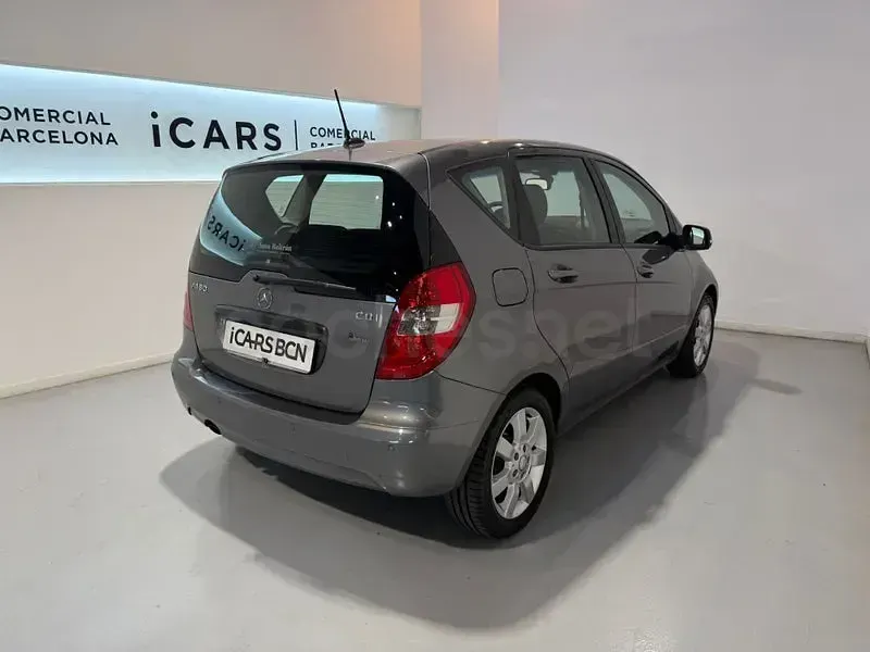 Usado Mercedes A180 109 CV (80 kW) 2010 Gris / plata Monovolumen