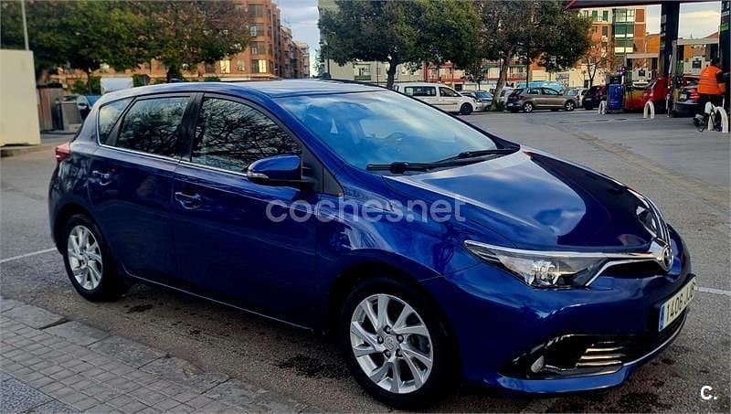 Usado Toyota Auris Active 116 CV (85 kW) 2015 Azul Berlina