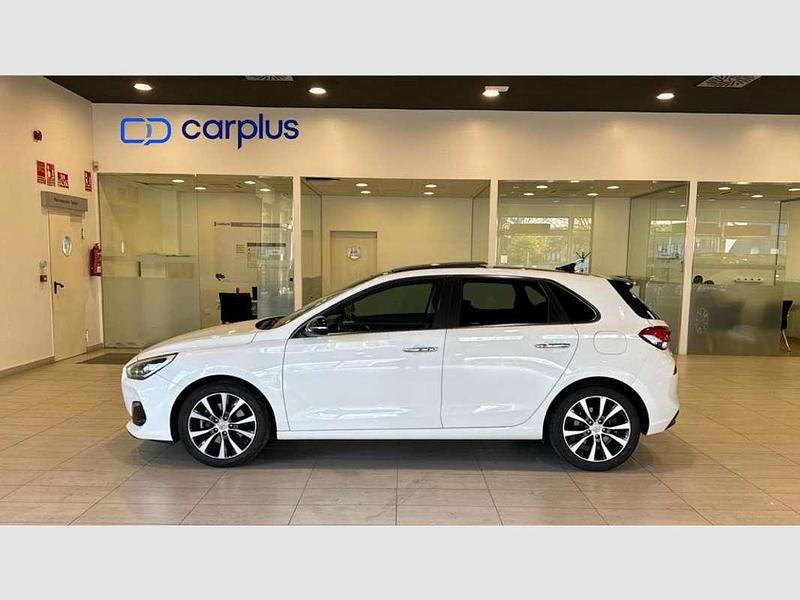 Usado Hyundai i30 140 CV (102 kW) 2018 Blanco Familiar