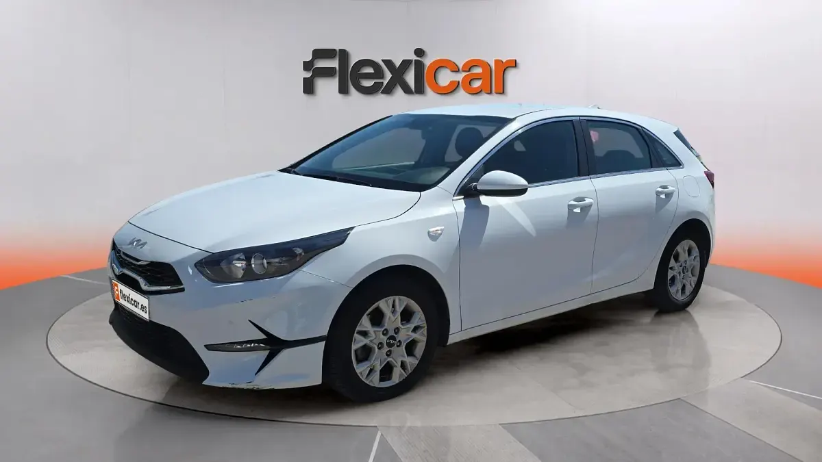 Usado Kia Ceed 136 CV (100 kW) 2023 Blanco Utilitario