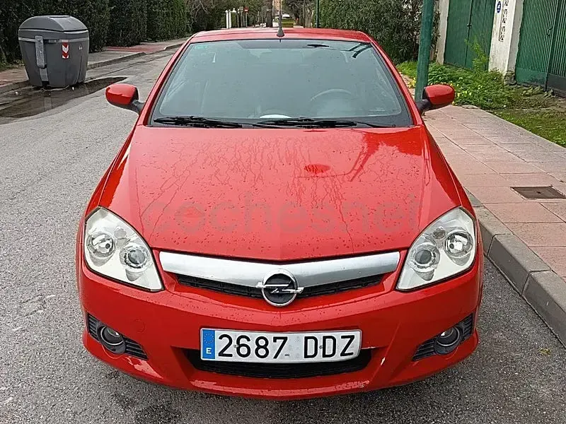 Usado Opel Tigra Enjoy 90 CV (66 kW) 2005 Rojo Descapotable
