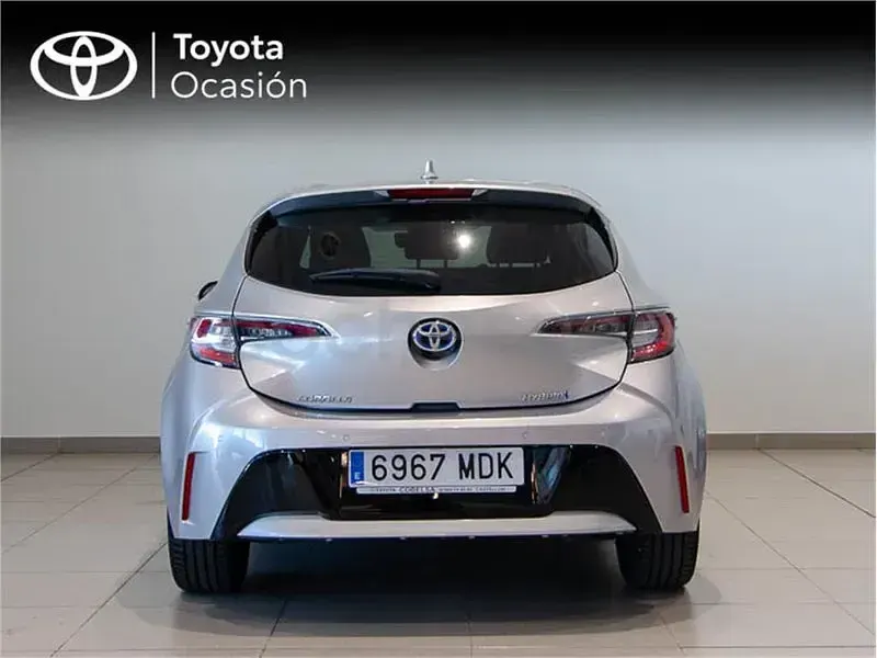 Usado Toyota Corolla Style 122 CV (89 kW) 2023 Gris / plata Berlina