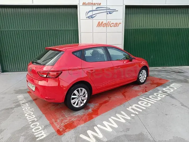 Usado Seat Leon Reference 105 CV (77 kW) 2014 Rojo Berlina