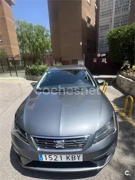 Usado Seat Leon ST FR 150 CV (110 kW) 2017 Gris / plata Familiar