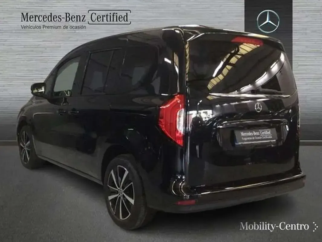 Usado Mercedes 180 116 CV (85 kW) 2024 Negro Berlina