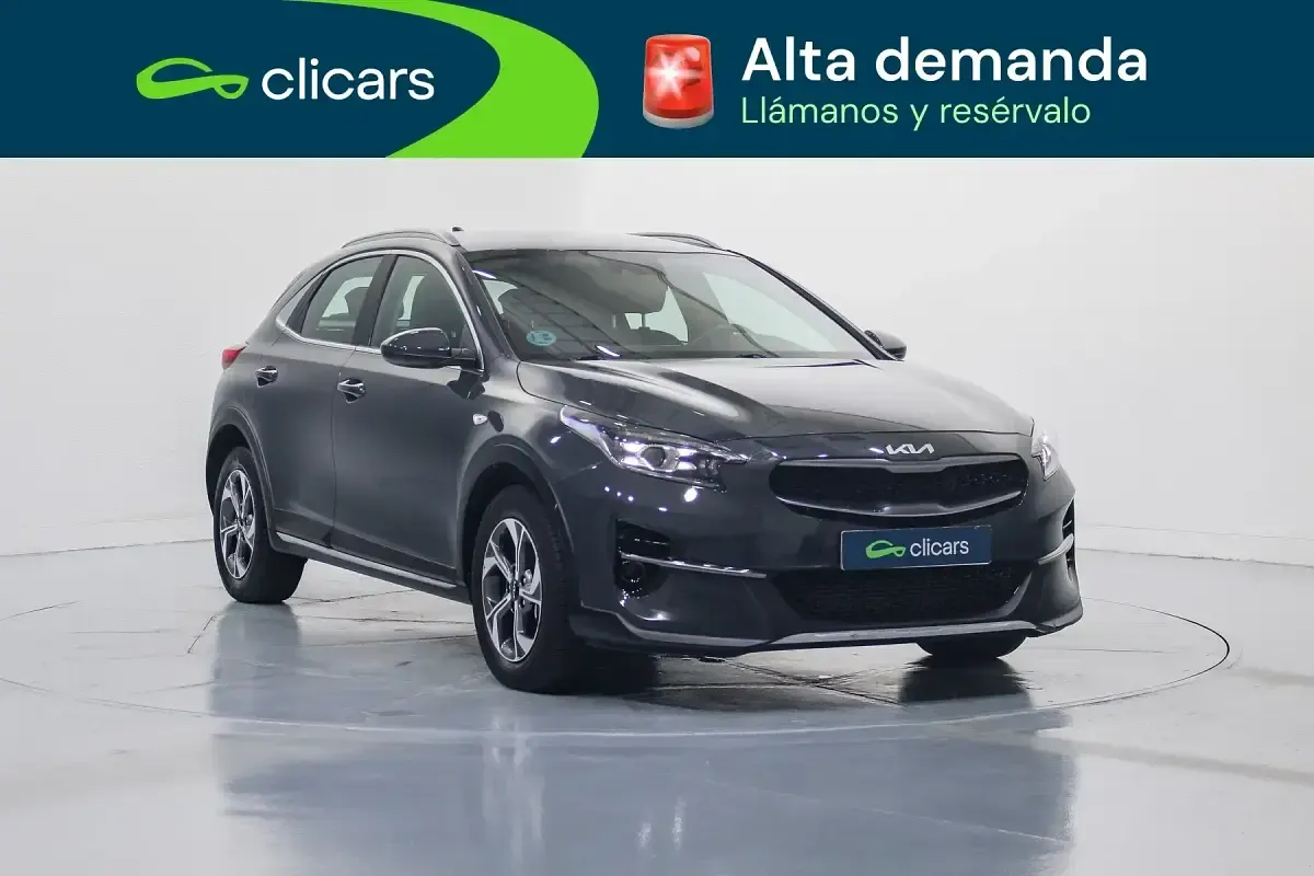 Usado Kia XCeed 120 CV (88 kW) 2022 Gris / plata SUV