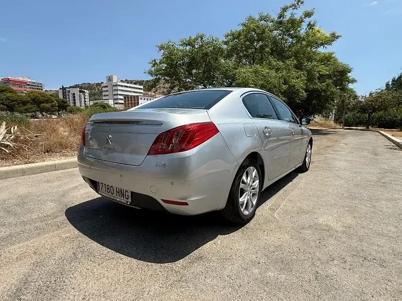 Usado Peugeot 508 Allure 140 CV (102 kW) 2012 Gris / plata Berlina