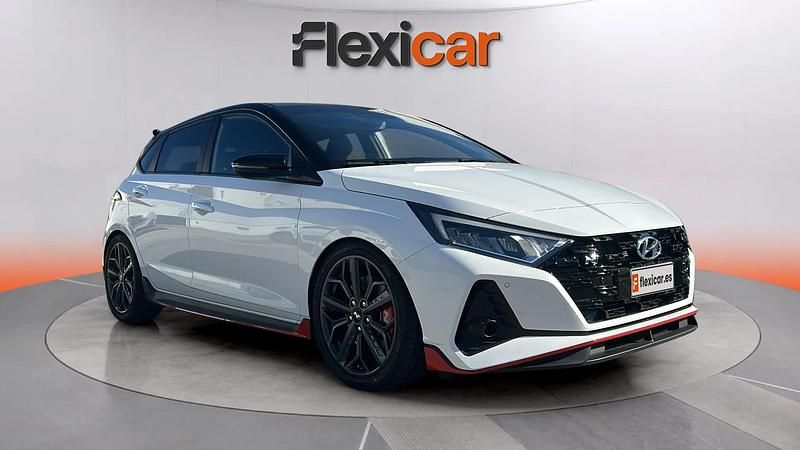 Blanco Usado 2024 Hyundai i20 Utilitario | 27.690 € (Un poco caro) - Imagen 1/4