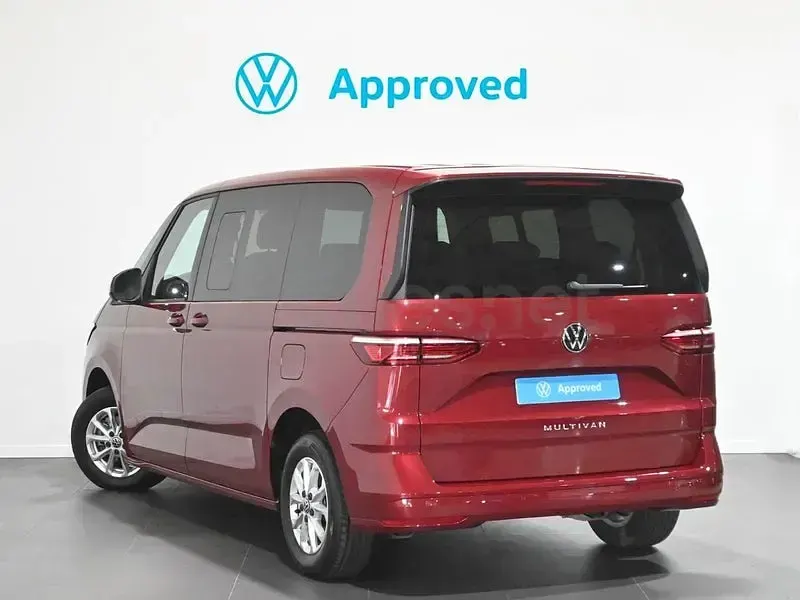Usado VW Multivan 150 CV (110 kW) 2025 Granate Monovolumen