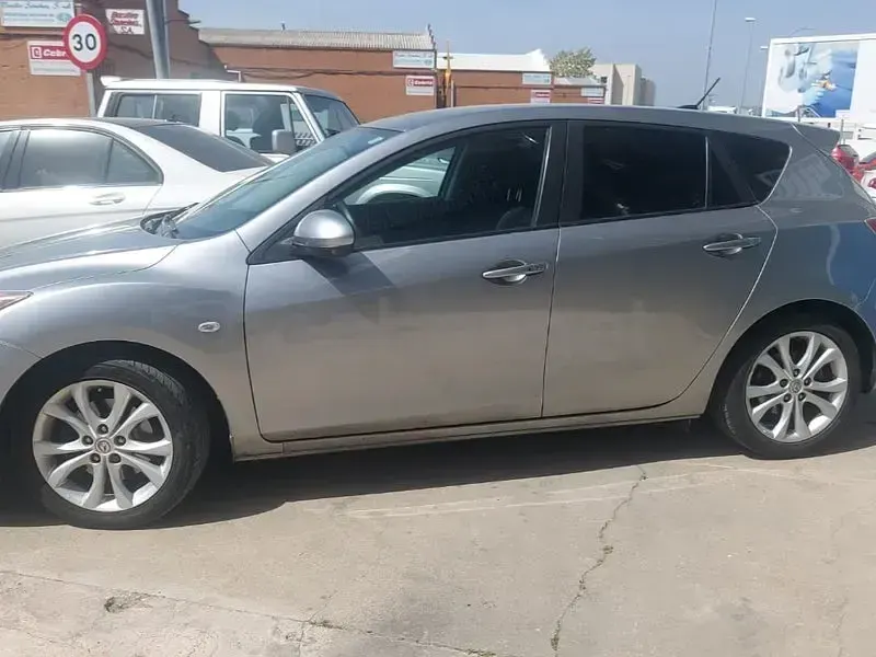 Usado Mazda 3 Sportive 150 CV (110 kW) 2010 Gris / plata Berlina
